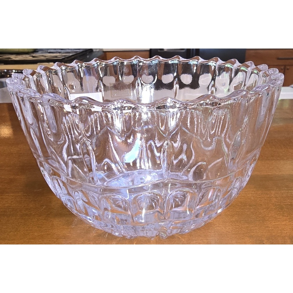 Vintage Fifth Avenue Crystal bowl in the Fairmont pattern, scalloped rim